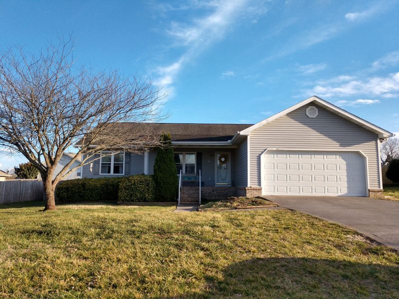 1725 Rivergate Dr, Sevierville, TN 37862