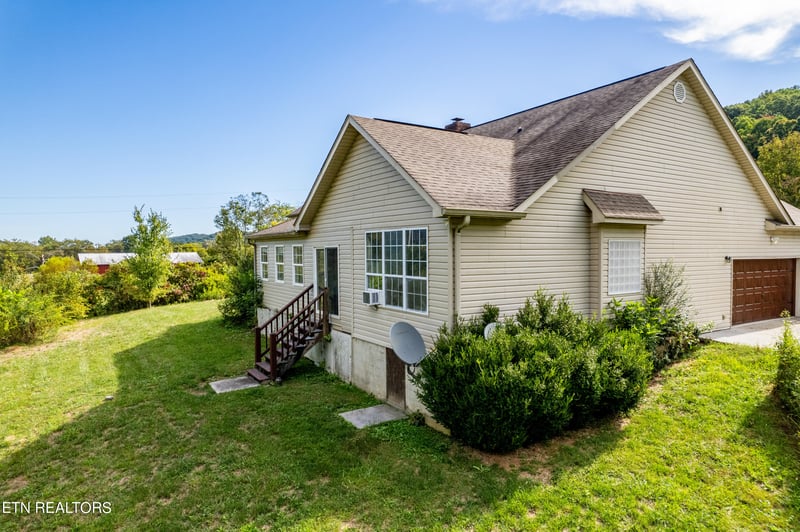 17254 Stockton Valley Rd, Philadelphia, TN 37846