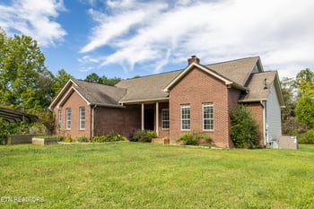 17254 Stockton Valley Rd, Philadelphia, TN 37846