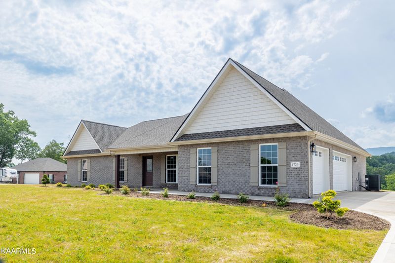 1726 Millstone Dr, Maryville, TN 37803
