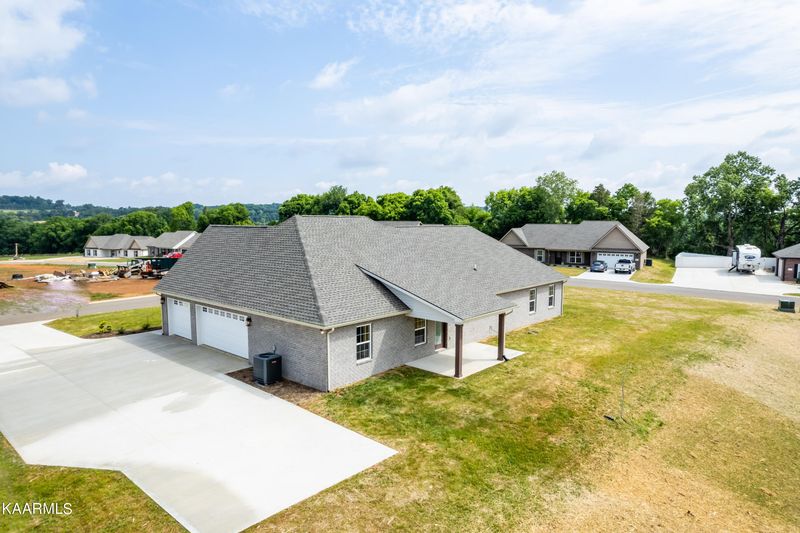 1726 Millstone Dr, Maryville, TN 37803