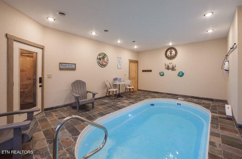1727 Pulaski Ln, Sevierville, TN 37862