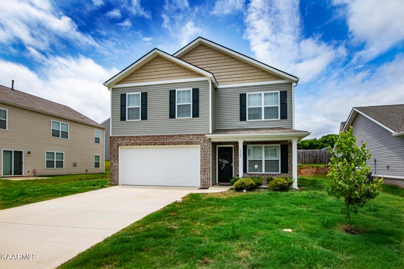 1727 River Poppy Rd, Mascot, TN 37806