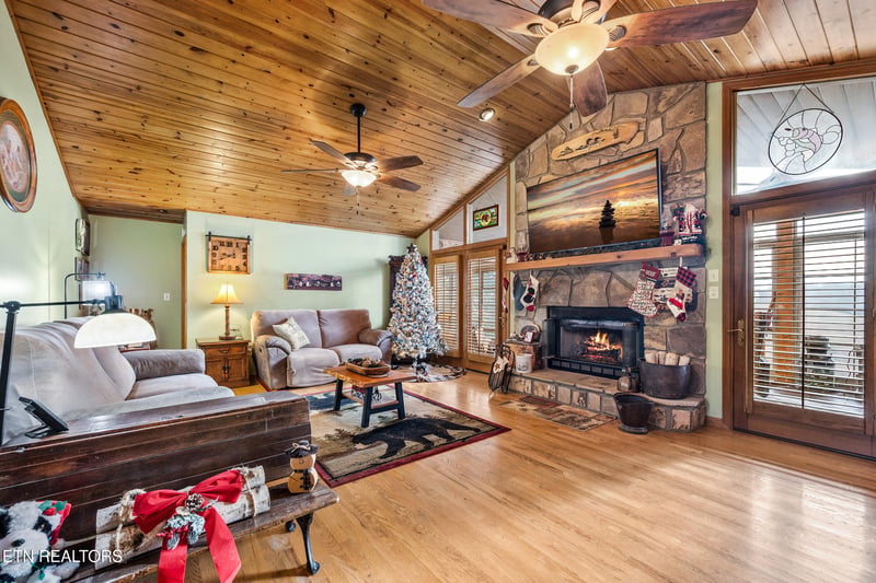 1728 Morning View Ln, Sevierville, TN 37876