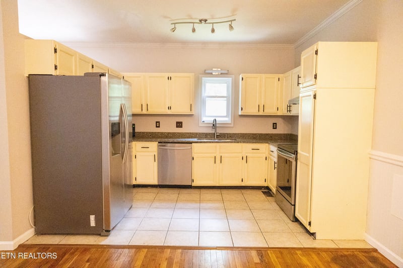 1728 Stone Hedge Dr, Knoxville, TN 37909