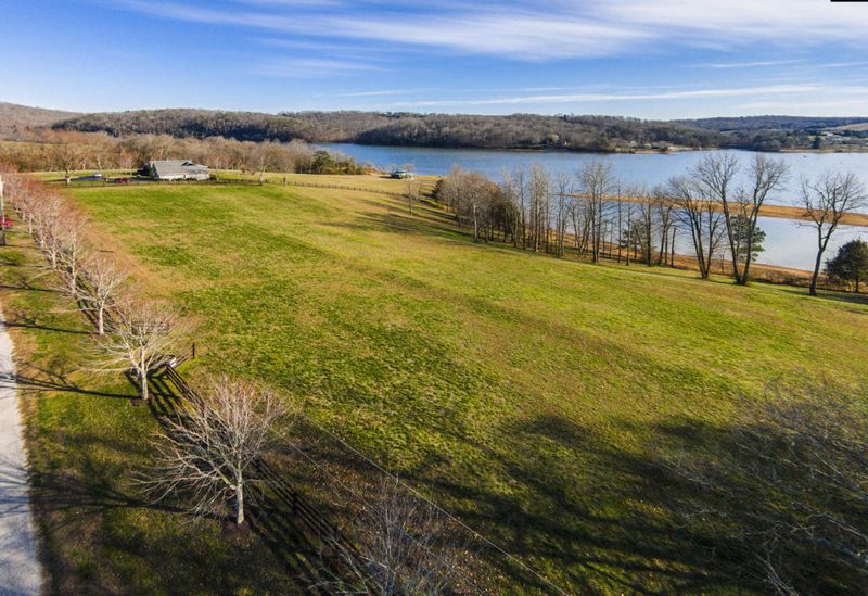 173 Walden Ln, Harriman, TN 37748