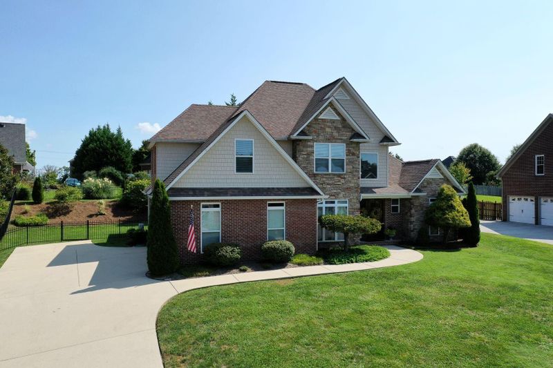 1730 Burnside Dr, Maryville, TN 37801