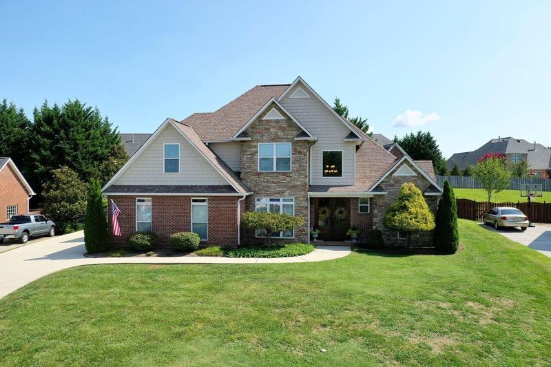 1730 Burnside Dr, Maryville, TN 37801