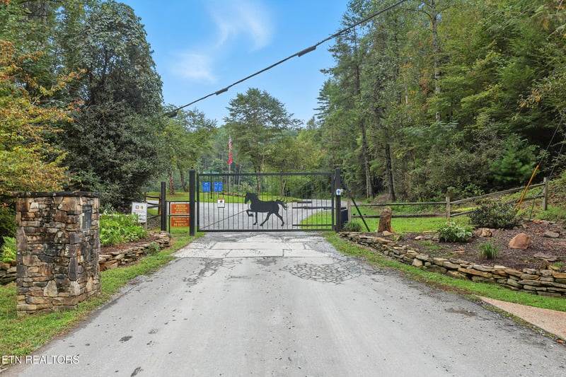 1730 Ridge Ct, Walland, TN 37886