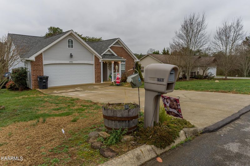 1731 Call Dr, Athens, TN 37303