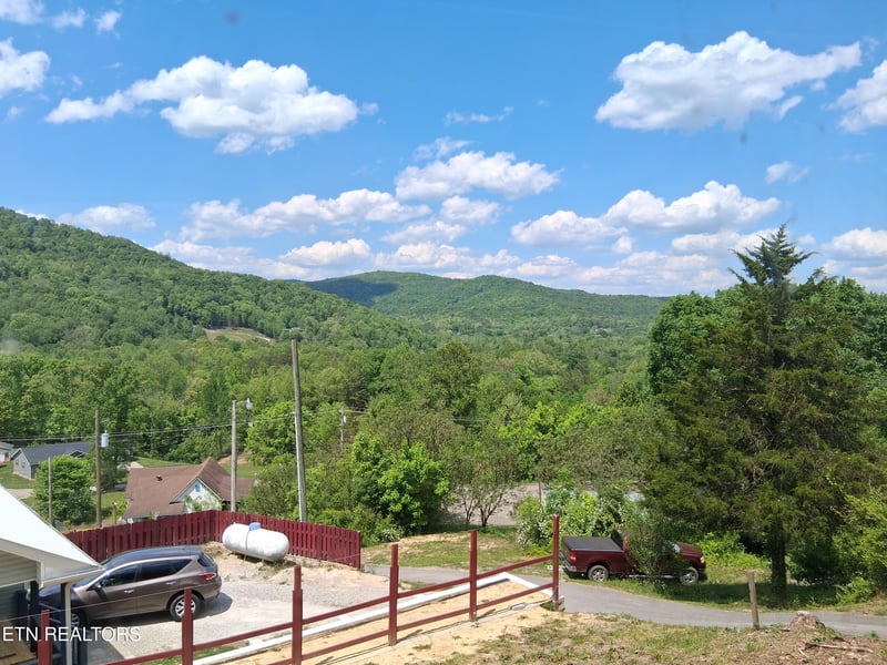1732 Branam Hill Rd, Jellico, TN 37762