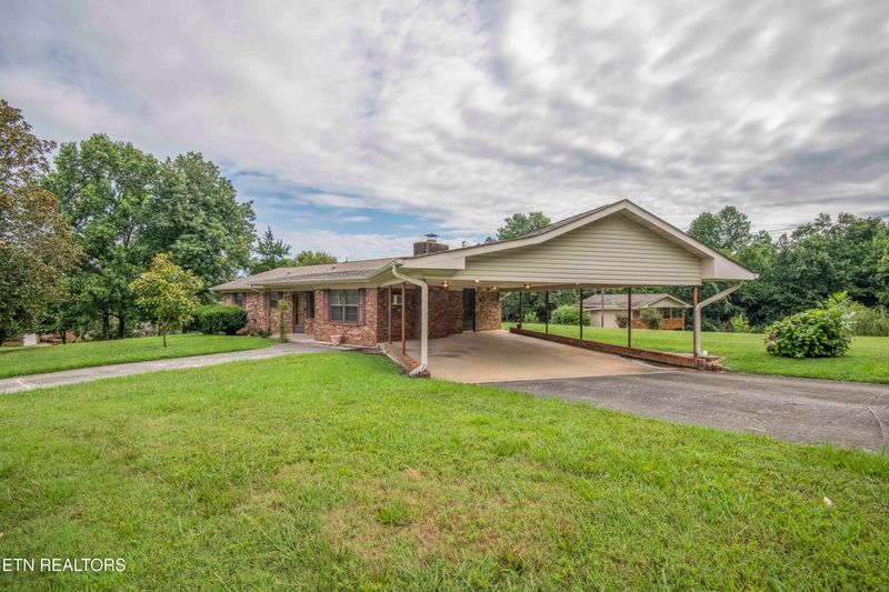 1732 Maplecrest Dr, Louisville, TN 37777