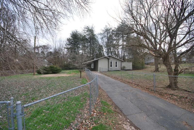 1732 NW Pinebrook Dr, Knoxville, TN 37909