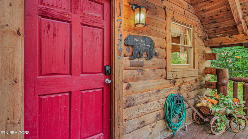 1732 Silver Poplar Ln, Sevierville, TN 37876