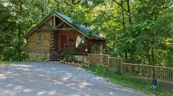 1732 Silver Poplar Ln, Sevierville, TN 37876