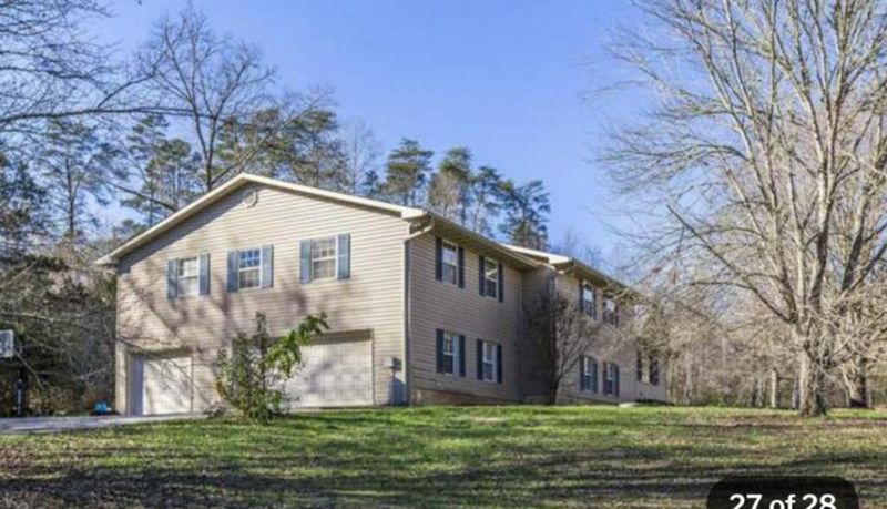 1733 E Bull Rn, Powell, TN 37849