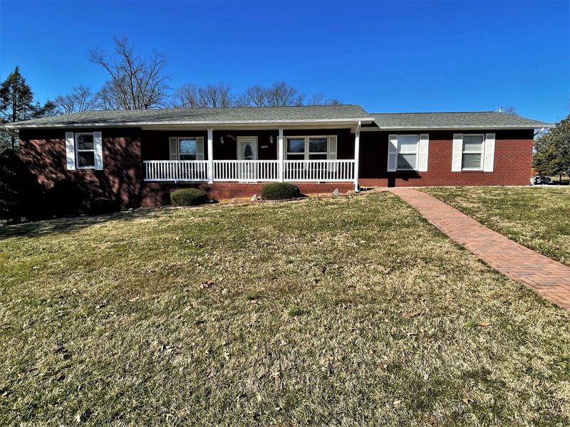 1733 Hugh Dr, Morristown, TN 37813