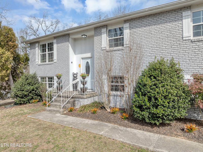 1733 N Parkridge Dr, Knoxville, TN 37924