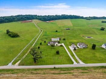 17340 Pond Creek Rd, Philadelphia, TN 37846