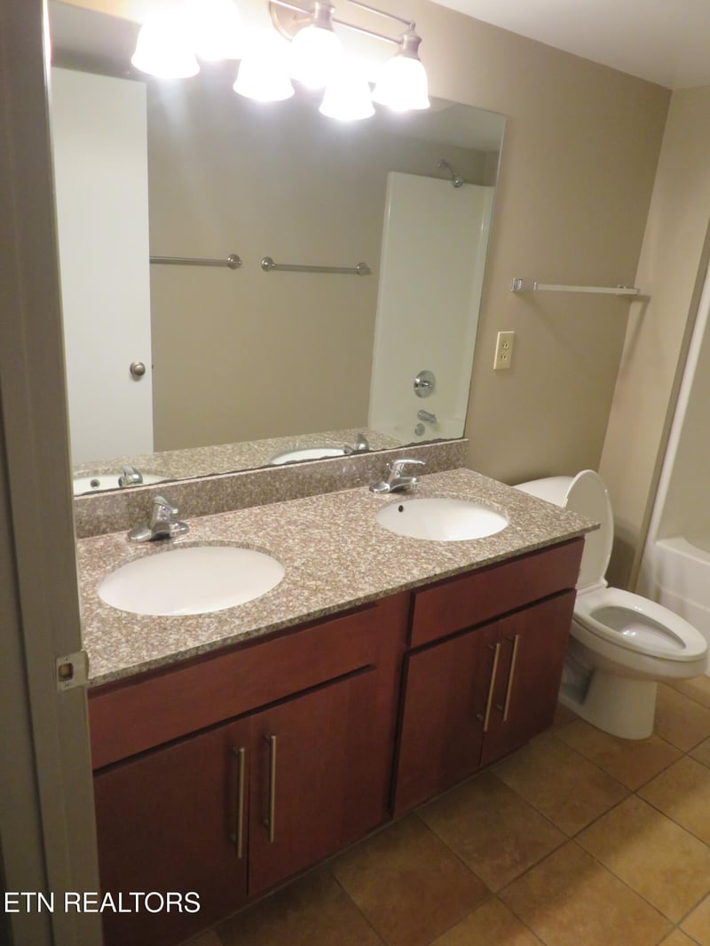 1735 Lake Ave #105, Knoxville, TN 37916