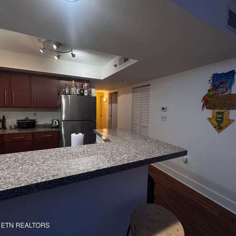 1735 Lake Ave #402, Knoxville, TN 37916
