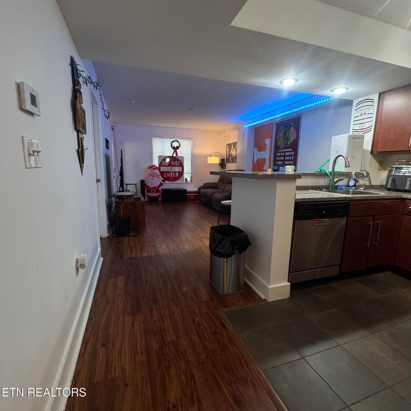 1735 Lake Ave #402, Knoxville, TN 37916