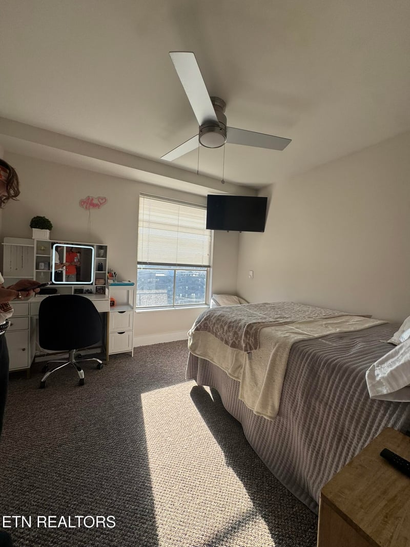 1735 Lake Ave #807, Knoxville, TN 37916