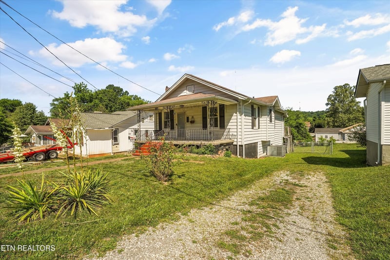 1735 Nickerson Ave, Knoxville, TN 37917