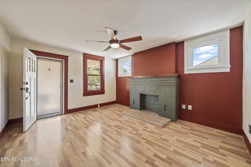 1735 Nickerson Ave, Knoxville, TN 37917