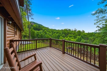 1736 Walker Tr, Sevierville, TN 37876