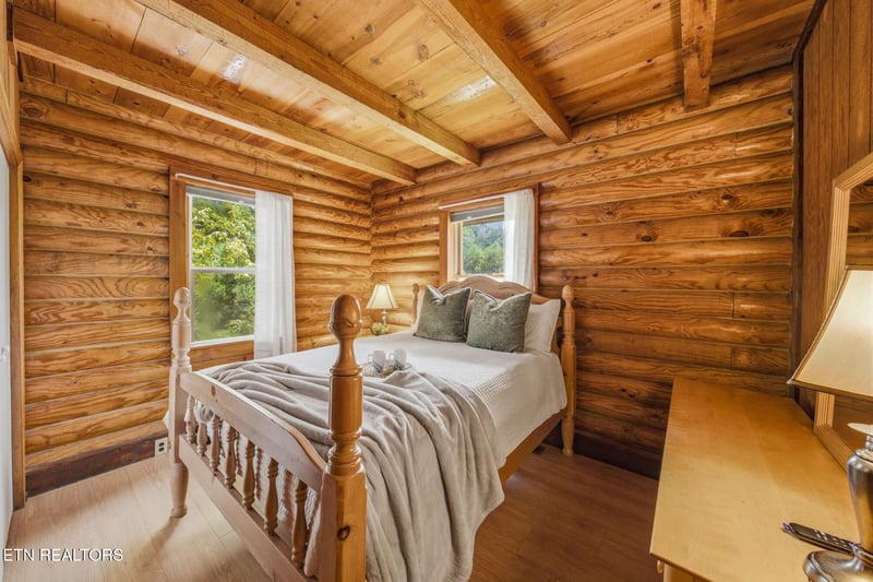 1736 Walker Tr, Sevierville, TN 37876