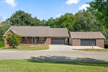 1737 Sharp Dr, Lenoir City, TN 37771