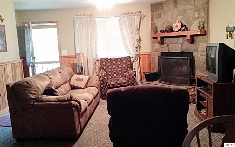 1737 Walker Tr, Pigeon Forge, TN 37876
