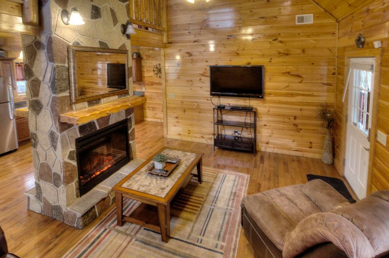 1738 Pulaski Ln, Sevierville, TN 37862