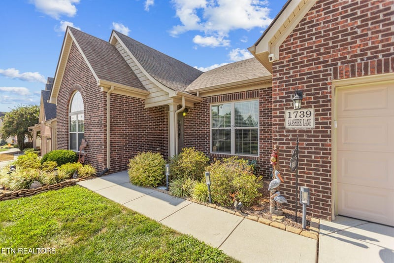 1739 Avashire Ln, Knoxville, TN 37931