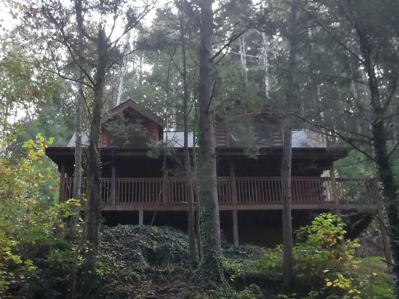 1739 Valentine Branch Rd, Sevierville, TN 37876