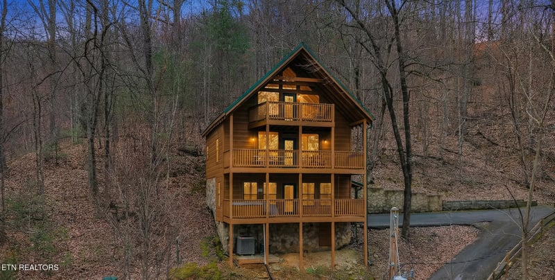1739 W Sky View Dr, Sevierville, TN 37876
