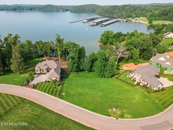 17394 Lighthouse Pointe Dr, Lenoir City, TN 37772