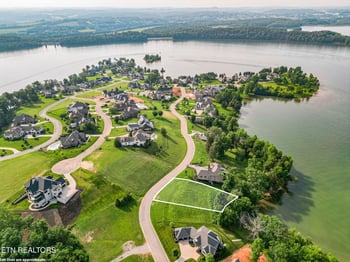 17394 Lighthouse Pointe Dr, Lenoir City, TN 37772