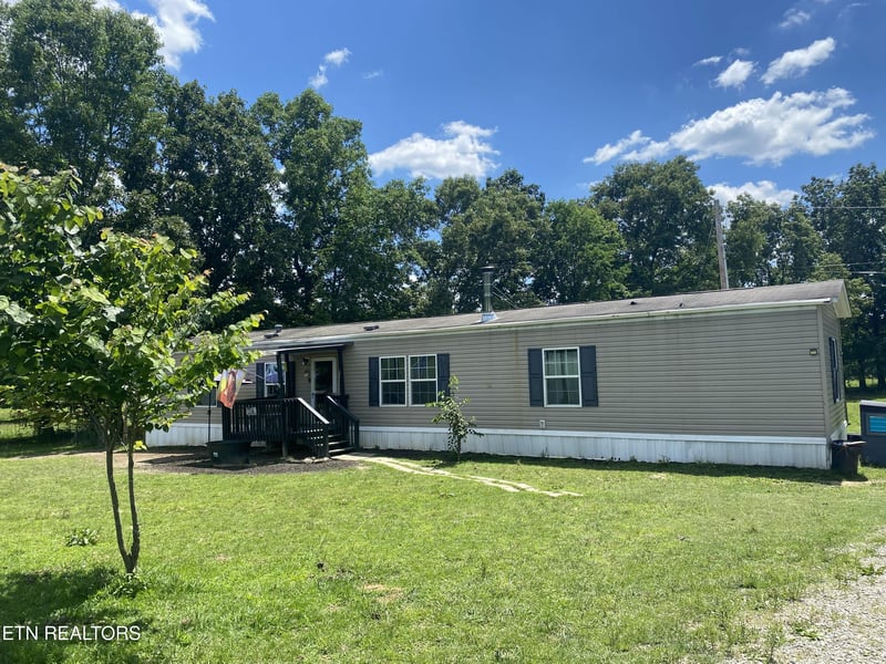 174 Claude Howard Rd, Deer Lodge, TN 37726