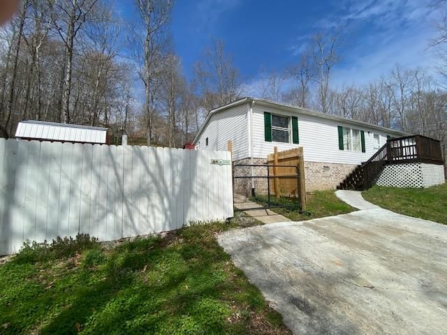 174 Cutters Ln, Clinton, TN 37716
