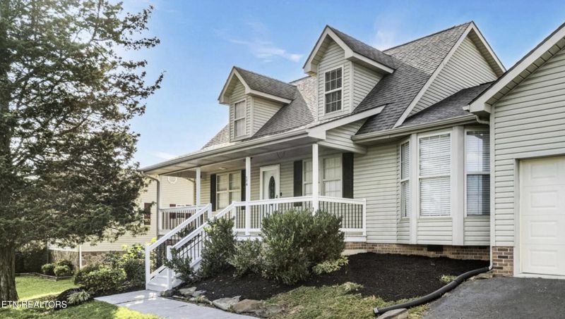 174 Hickory Ln, Jacksboro, TN 37757