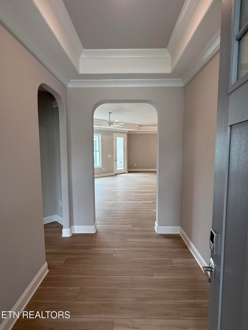 174 Honeysuckle Dr, Lenoir City, TN 37771