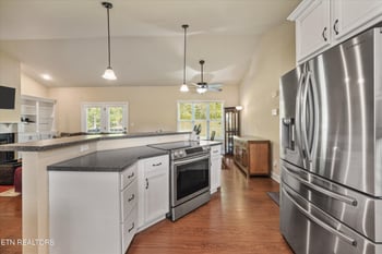 174 Zoe Cir, Jacksboro, TN 37757