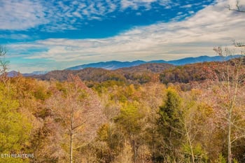 1740 Angela Starr Dr, Sevierville, TN 37876
