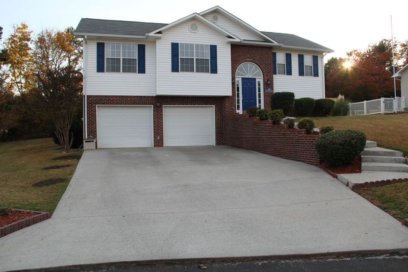 1740 Chesapeake Dr, Athens, TN 37303