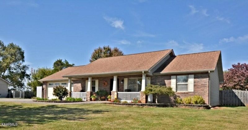 1740 Country Meadows Dr, Sevierville, TN 37862