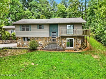 1740 Maplecrest Dr, Louisville, TN 37777
