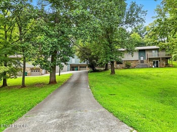 1740 Maplecrest Dr, Louisville, TN 37777