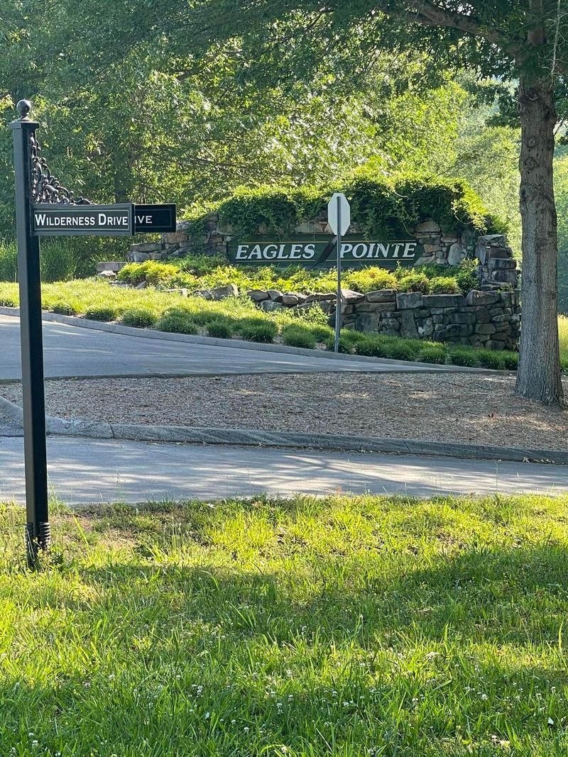1740 Pointe Dr, Talbott, TN 37877